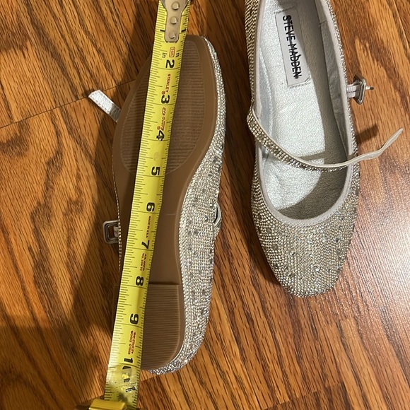 Steve Madden Silver embellished shiny flat Shoes size 6 NWOB - Picture 8 of 8